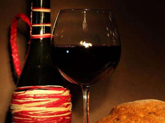 红酒怎样辨别红酒的真假？